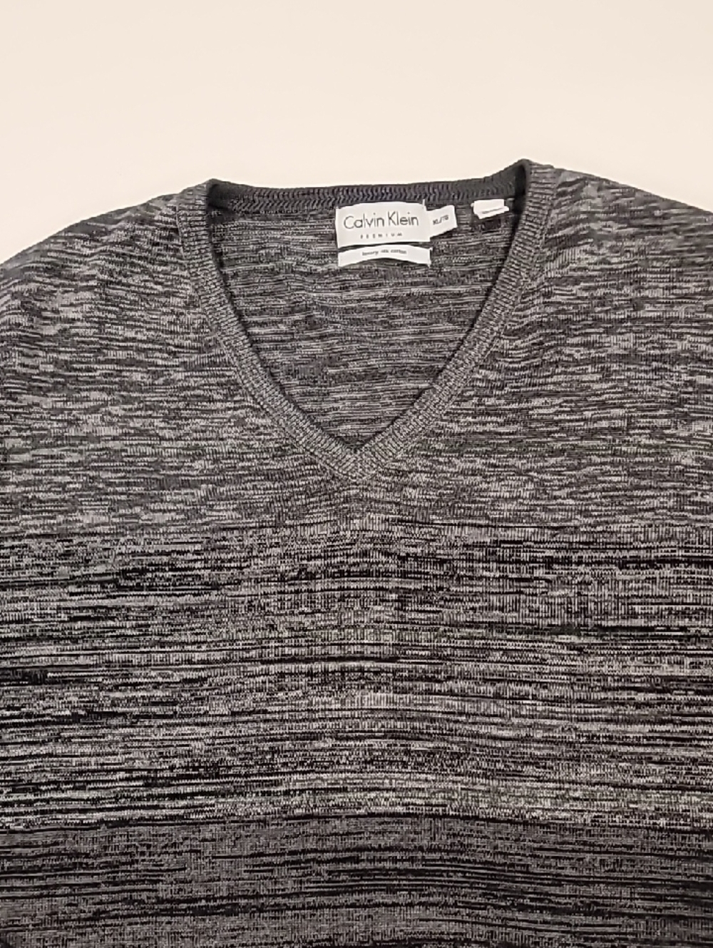 Calvin Klein Premium Cotton Silk V Neck Sweater Striated Ombre Gray XL - Picture 3 of 10